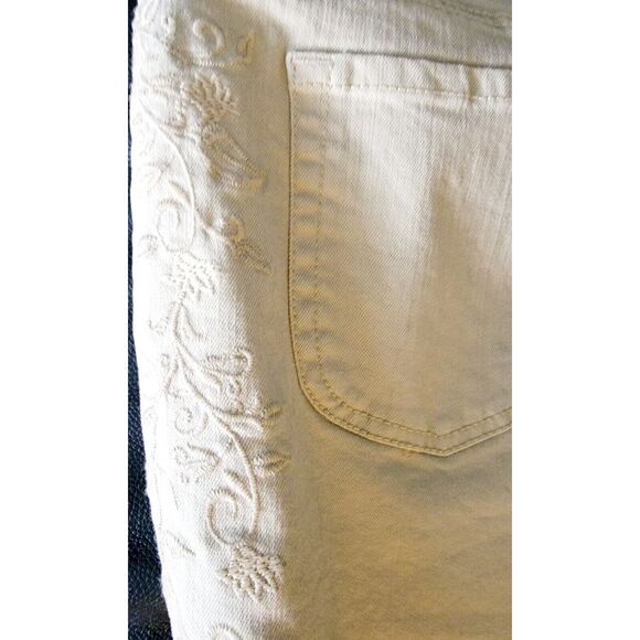 Chico's 1 Crop Pants Tan Tonal Floral Scroll Embroidery‎ Khaki Size 8-10 NWT - Picture 7 of 11
